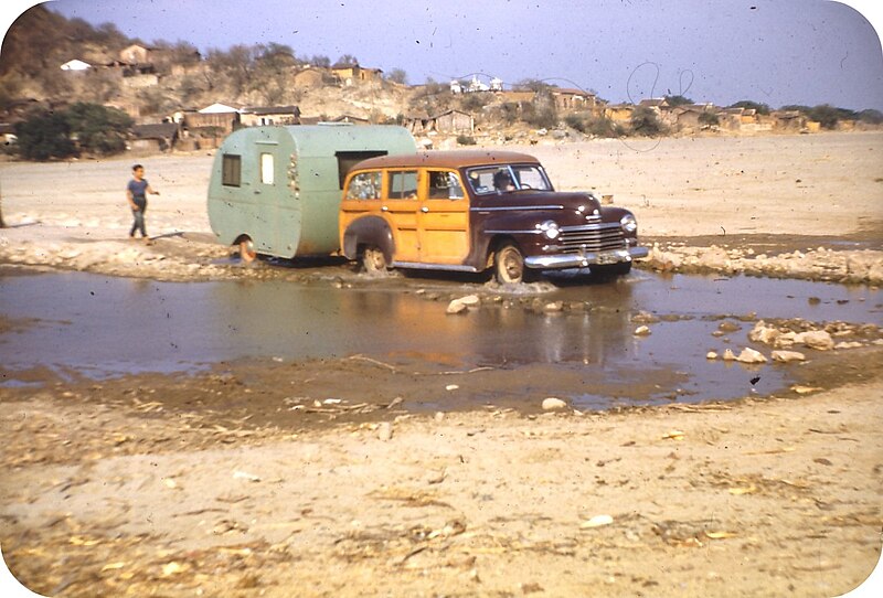 File:Stream crossing in Tehuantepec (5389202603).jpg