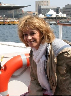 <span class="mw-page-title-main">Sue Holderness</span> English actress