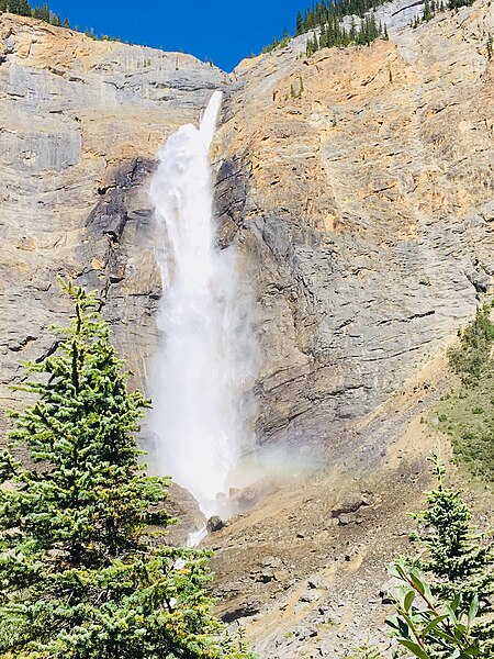 File:Takakkaw Falls, British Columbia.jpg