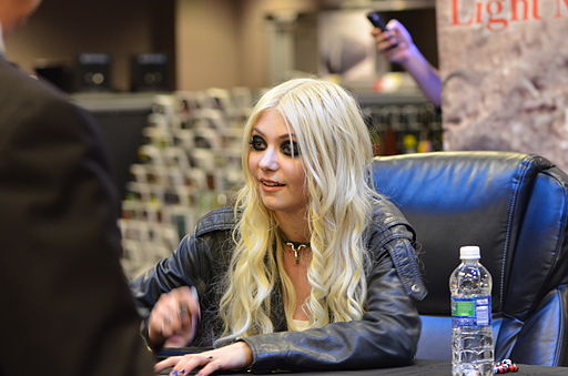 Taylor Momsen on the Light Me Up Tour in April 2011