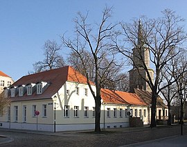 Teltow3 Am Marktplatz und Kirche St Andreas.JPG