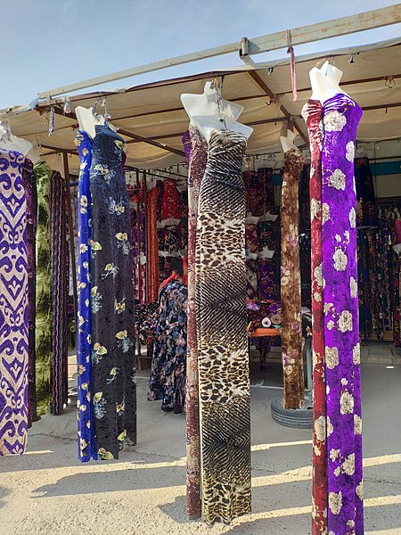 ไฟล์:Textile in Uzbek market.jpg