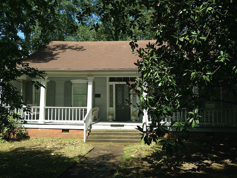 File:The Cedars (Clinton, Mississippi) front.jpg