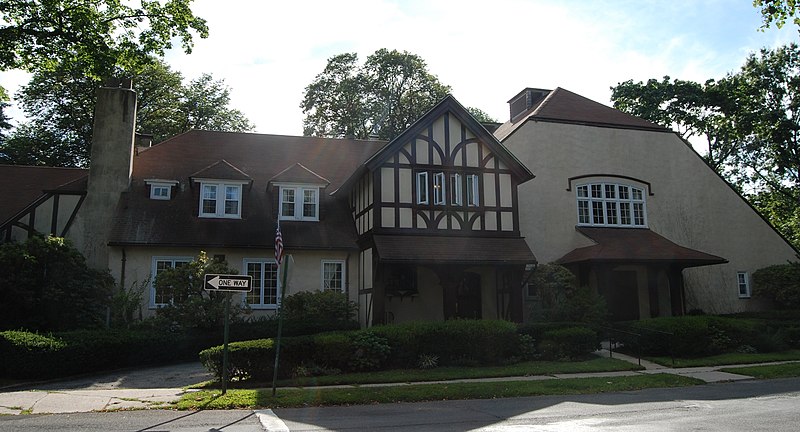 File:The Manor club of Pelham.jpg