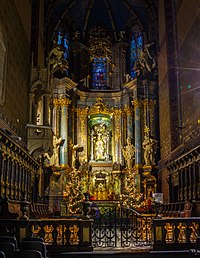 The altar of the Lviv Latin cathedral at Christmas time.jpg