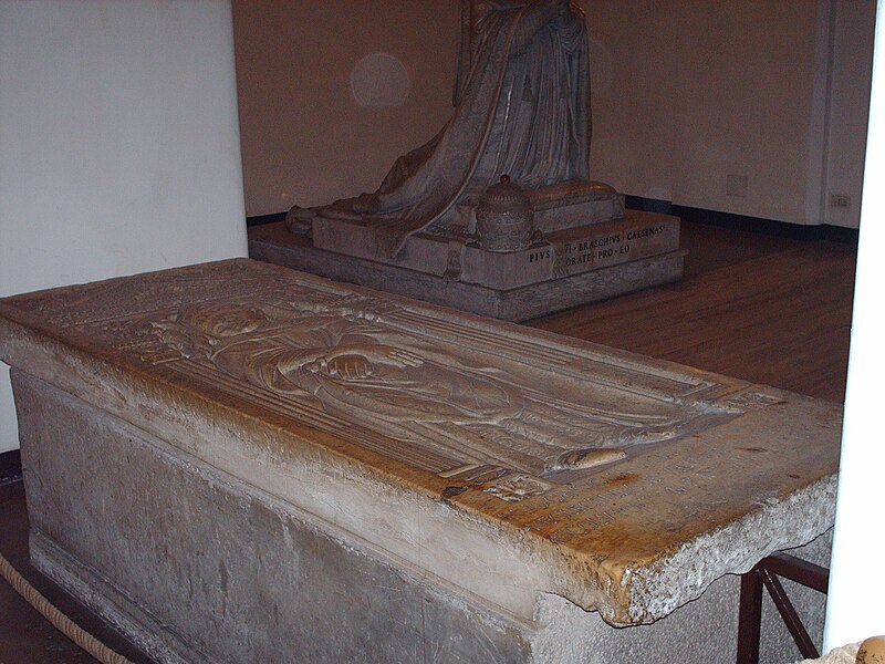 File:Tomb of Pope Innocent VII.jpg