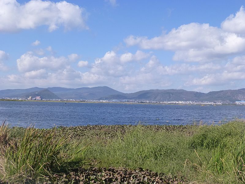 File:Tonghai County - Qilu Lake - P1360190.JPG