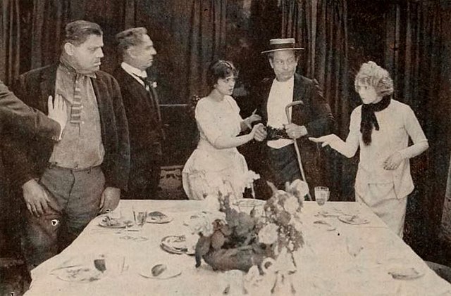 Description de l'image Too Many Crooks (1919) - 2.jpg.