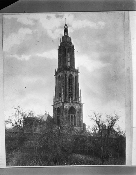 File:Toren, reproductie van oude foto - Rhenen - 20186095 - RCE.jpg