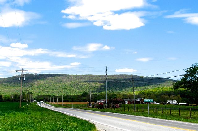 US 41A approaching the Cumberland Plateau near Cowan