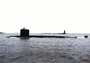 USS Trepang (SSN-674) betritt die Portsmouth Naval Shipyard, Kittery, Maine.