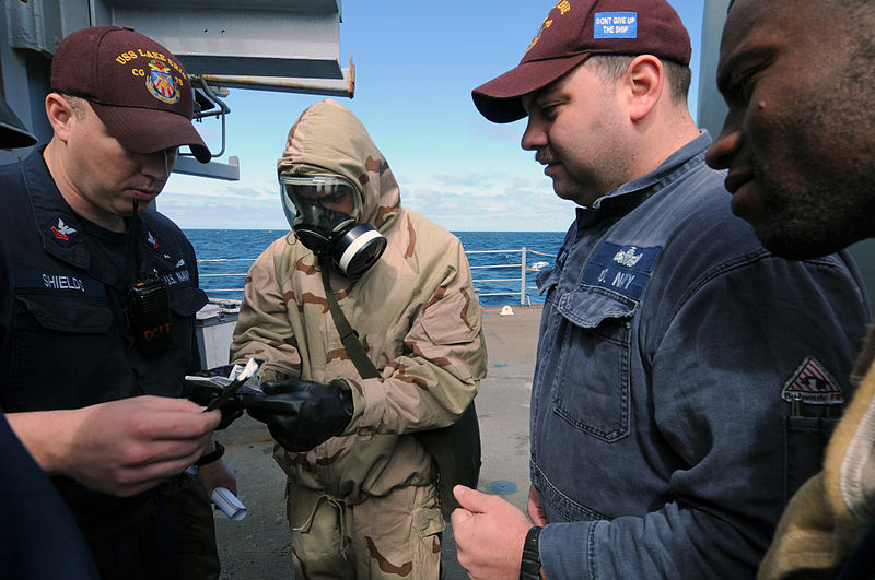 File:US Navy 110508-N-AE328-020 Damage Controllman 2nd Class Aaron Shields, left, and Engineman 1st Class Brian Rose, second from right, conduct trainin.jpg