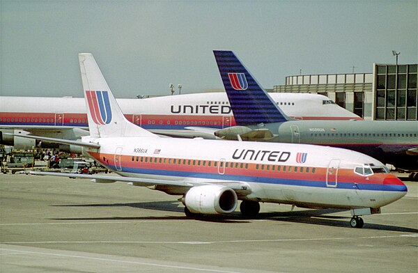 A 737-300 of United Airlines