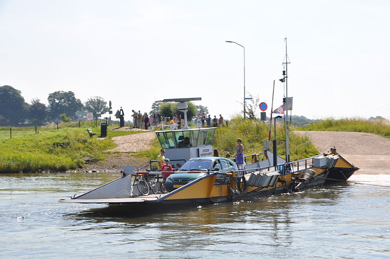 File:Veerpont STEEDS VOORWAARTS tussen Olburgen en Dieren (07).JPG