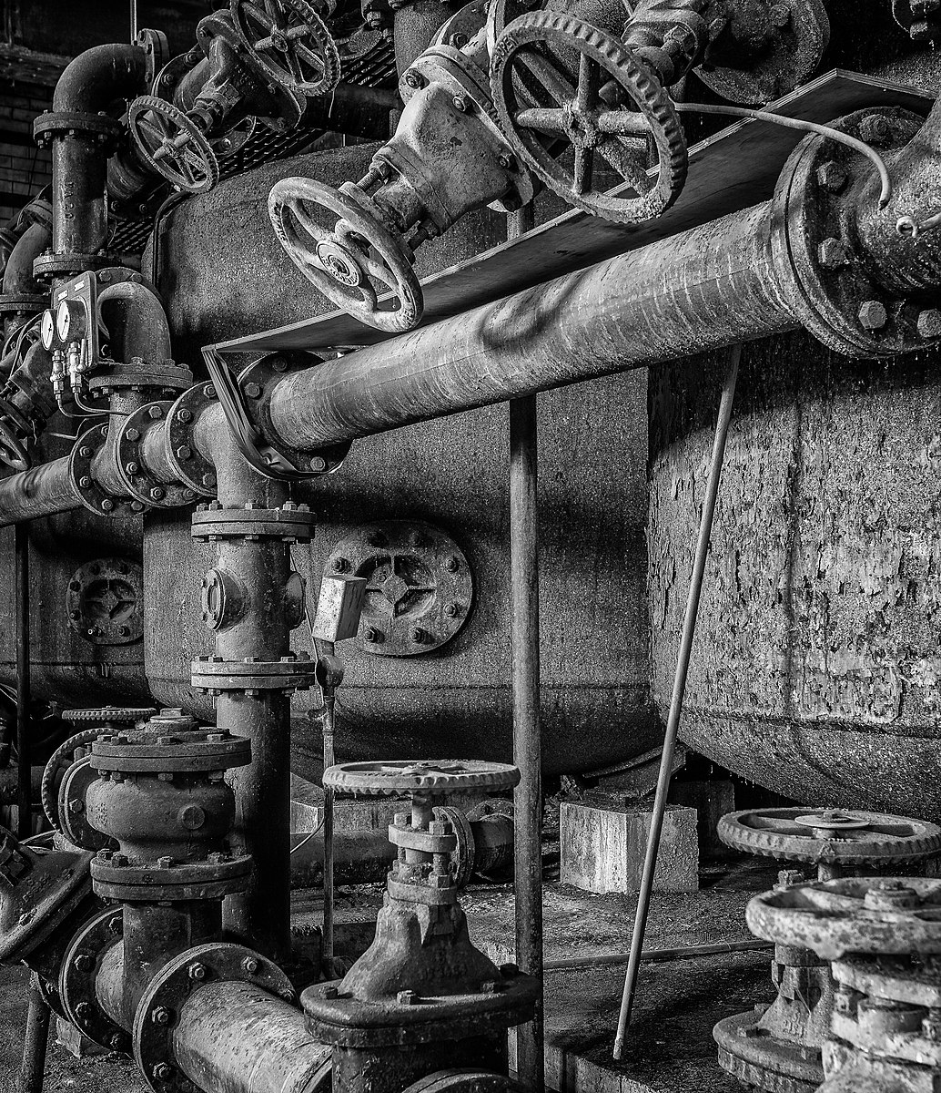 Victorian valves at Victoria Baths, Manchester, United Kingdom. Author: RevDave CC-BY-SA-3.0