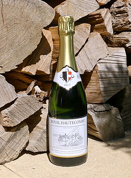 Игристое вино montmartre. Шампанское Montmartre Brut. Шампанское Montmartre doux. Монмартр шампанское полусладкое. Вино mousseux.