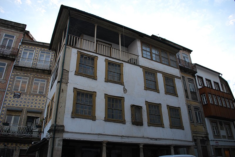 File:Viseu - Edifício na Rua Grão Vasco, n.º 1 a 9.jpg