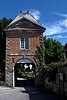 La porte d'entrée de l'ancienne abbaye du Jardinet