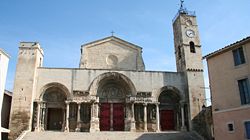 West church portal in St-Gilles-du-Gard.jpg