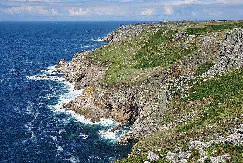 File:Western cliffs on Lundy.jpg