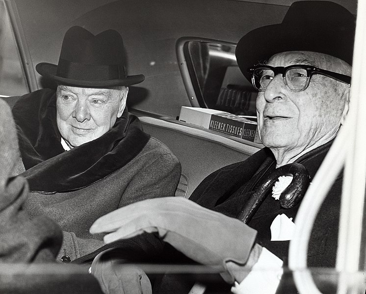 File:Winston Churchill and Bernard Baruch talk in car in front of Baruch's home, 14 April 1961.jpg