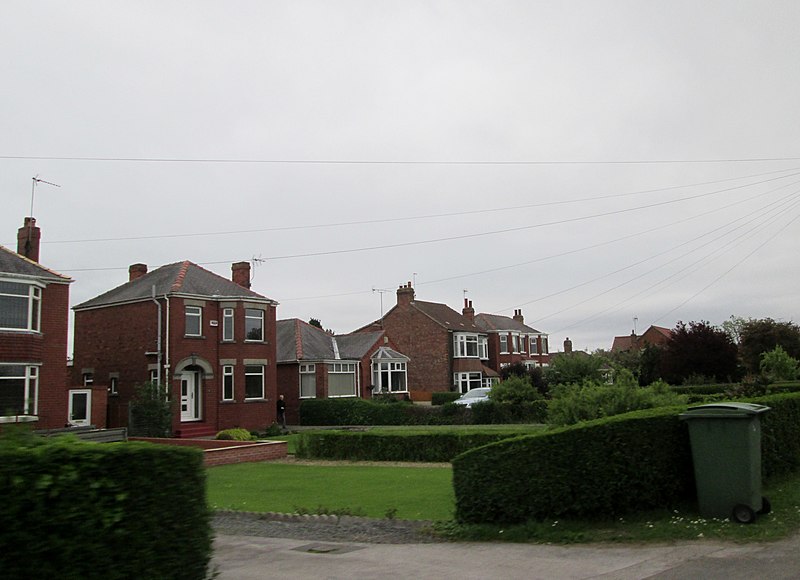 File:Woodmansey Houses on A1174 Hull Road (geograph 4979534).jpg