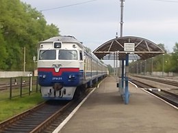 Дизель-поїзд на станції Горностаївка (травень 2016)