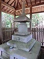 Gedenkstein aus dem 14. Jh. für Rigen Daishi (Hōkaku-Tempel 鳳閣寺)