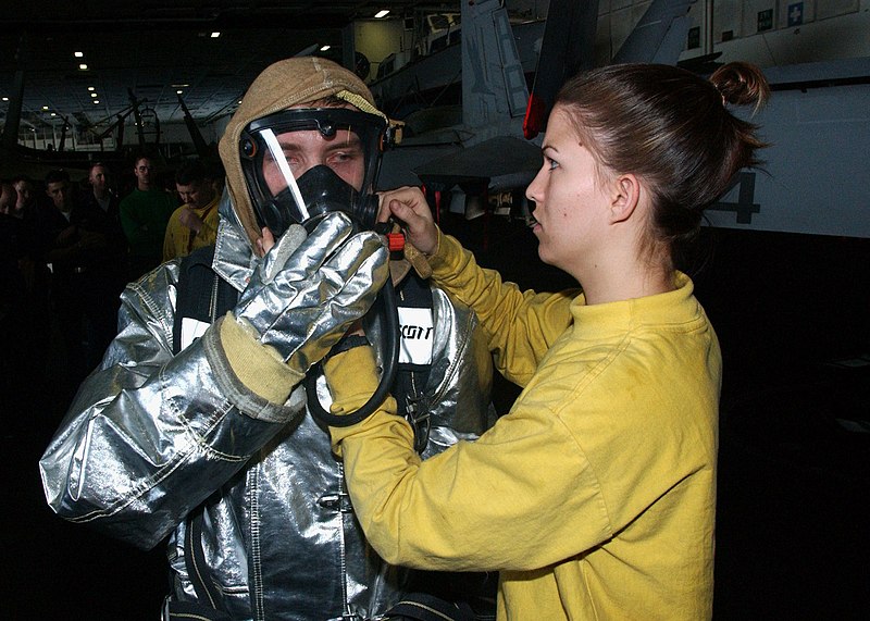 File:020106-N-1328C-502 Fire Fighting Training.jpg