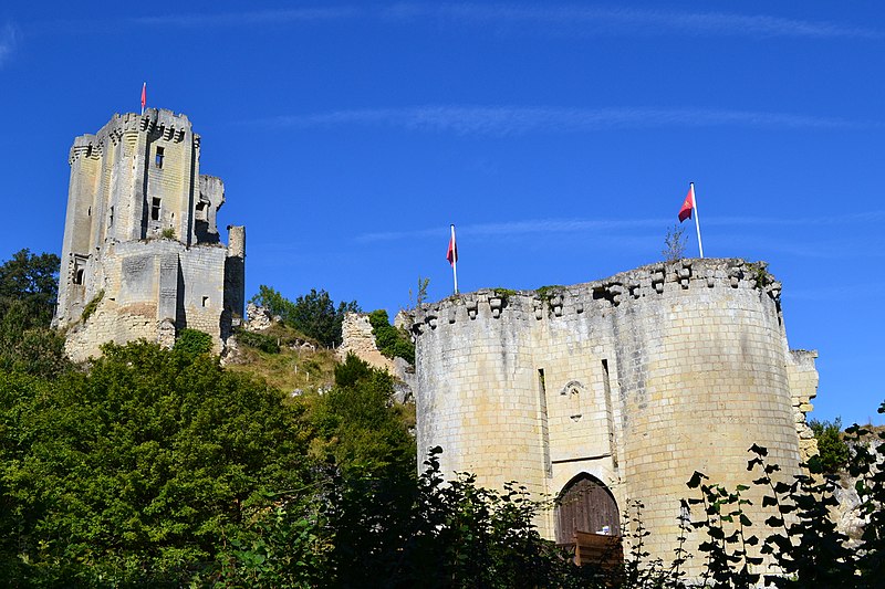 File:04-Ruines chateau de Lavardin.jpg