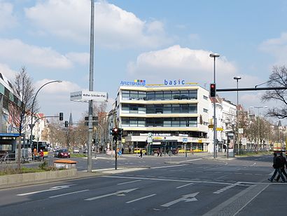 So kommt man zu dem Walther-Schreiber-Platz mit den Öffentlichen - Mehr zum Ort Hier