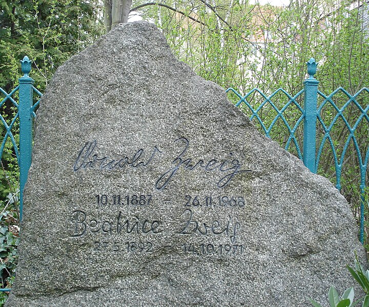 File:20080426 14995 DSC00984 Berlin-Mitte Dorotheenstädtischer Friedhof Grab Arnold und Beatrice Zweig.jpg