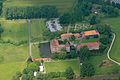 Schloss Oberwerries ist ein Wasserschloss in den Lippeauen bei Heessen, Hamm, Nordrhein-Westfalen, Deutschland. Das Bild entstand während des Münsterland-Fotoflugs am 1. Juni 2014. Hinweis: Die Aufnahme wurde aus dem Flugzeug durch eine Glasscheibe hindurch fotografiert.