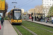 Deutsch: DVB-Straßenbahnwagen 2821 (Partnerstadt Dippoldiswalde) an der Haltestelle Walpurgisstraße, Dresden