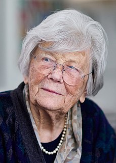 <span class="mw-page-title-main">Gudrun Zapf-von Hesse</span> German typographer (1918–2019)