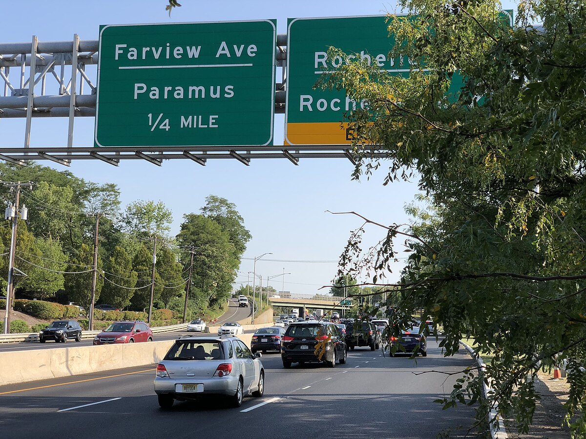 New Jersey State Route 17 at the exit for Rochelle Avenue (Rochelle Park) i...