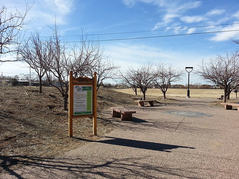 File:A kiosk and rest area mark the entrance at Frenchy's Field Park in Santa Fe, NM (a7e7cef2-8bb5-4cca-99ec-05d03c56063b).JPG