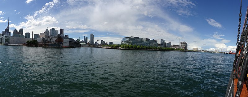 File:A panorama of Toronto, taken from the Empire Sandy, Canada Day, 2016 (13).JPG - panoramio.jpg