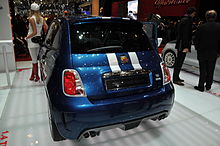 L'Abarth 695 Tributo Ferrari in colorazione Blu Abu Dhabi