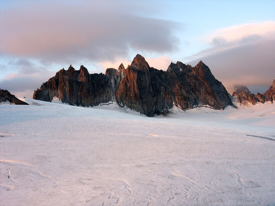 Aiguilles Dorées