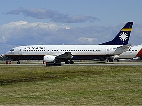 Boeing 737-400 в ливрее Air Nauru в аэропорту Сиднея в 2003 году