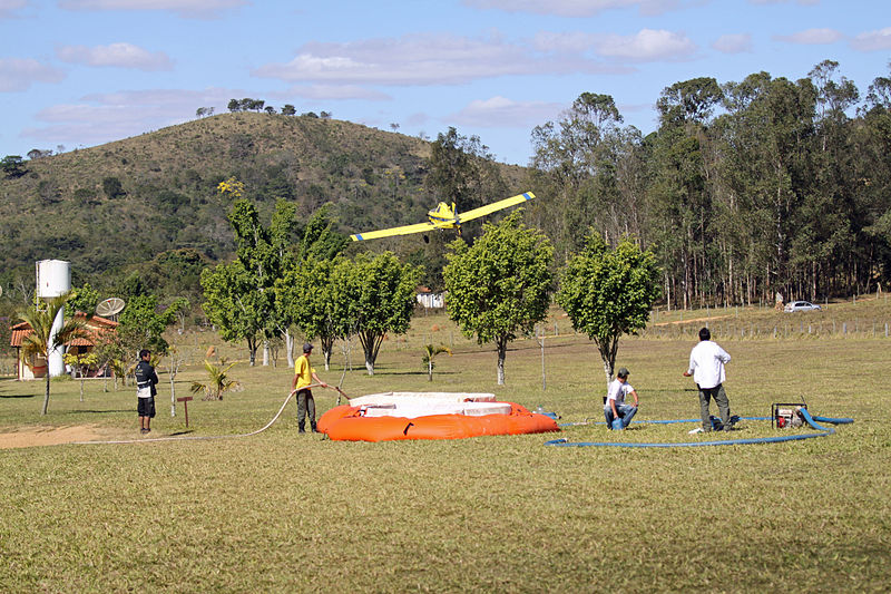 File:Air Tractor decolando na Pousada Limeira.jpg