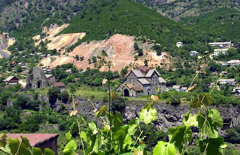 File:Akhtala, panoramic scene.jpg