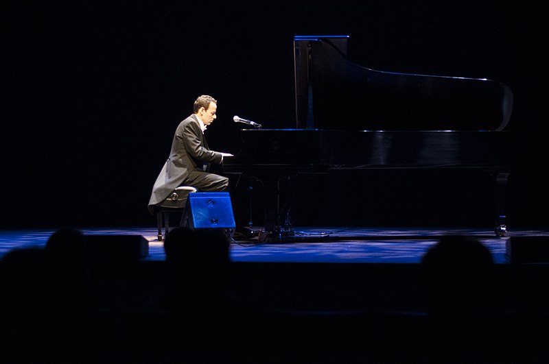 File:Alan Fine Piano Performance.jpg