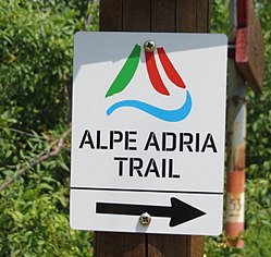 Wegweiser auf dem Alpe Adria Trail