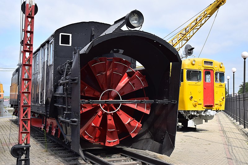 File:Another railway snowplough (22090475465).jpg