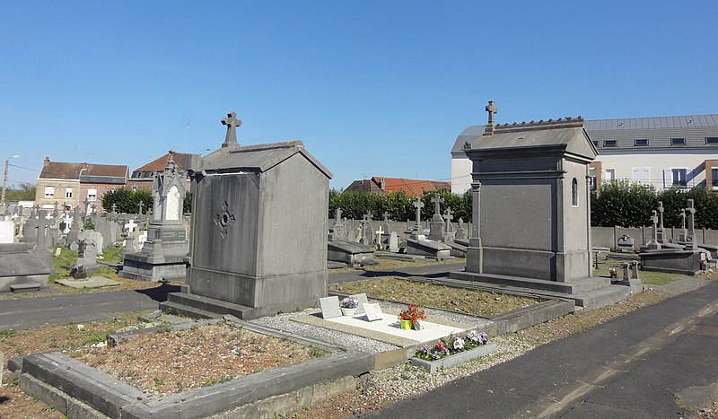 File:Anzin - Cimetière d'Anzin (085).JPG