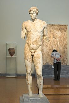 Apollon Omfalos, roomalainen kopio 100-luvulta jaa. Kansallinen arkeologinen museo, Ateena.