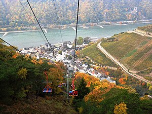 Blick aus der Niederwald-Seilbahn auf Assmannshausen