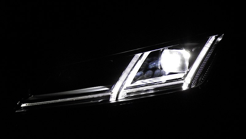 File:Audi TT 8S Matrix-LED-Scheinwerfer Abblendlicht LED-Tagfahrlicht.jpg